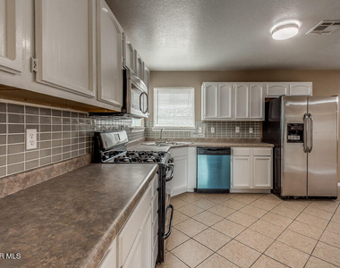 12233 Iverson Court - Photo Thumbnail 5