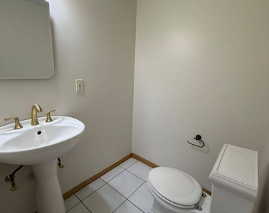 75 Leslie Road - Photo Thumbnail 9