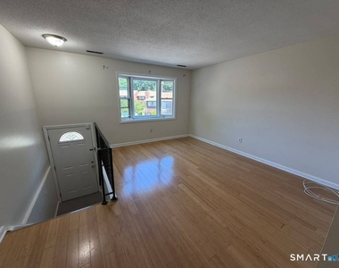 75 Leslie Road - Photo Thumbnail 2