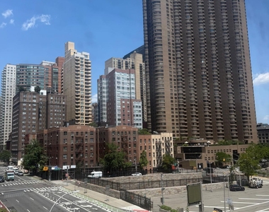 East 36th Street - Photo Thumbnail 6
