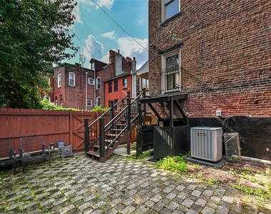 617 Avery St - Photo Thumbnail 3