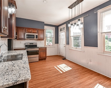 617 Avery St - Photo Thumbnail 7