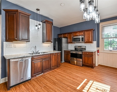 617 Avery St - Photo Thumbnail 6