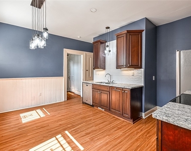 617 Avery St - Photo Thumbnail 8