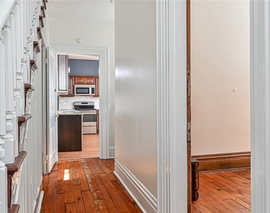 617 Avery St - Photo Thumbnail 5