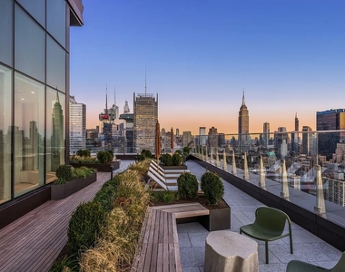 550 10th Avenue - Photo Thumbnail 4