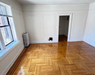 94-19 35th Avenue - Photo Thumbnail 13