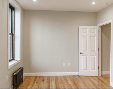 607 Gates Avenue - Photo Thumbnail 7