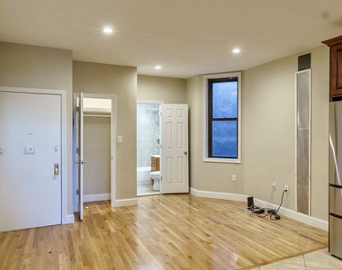 607 Gates Avenue - Photo Thumbnail 2