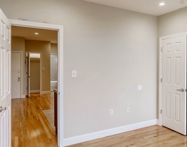 607 Gates Avenue - Photo Thumbnail 6