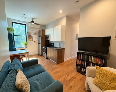 483 Evergreen Avenue - Photo Thumbnail 11