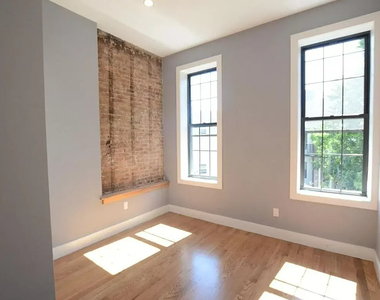 992 Broadway - Photo Thumbnail 3