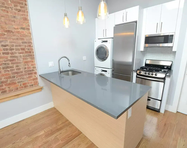 992 Broadway - Photo Thumbnail 2