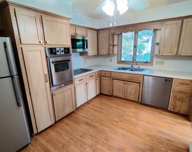 3112 Belmont Avenue - Photo Thumbnail 6