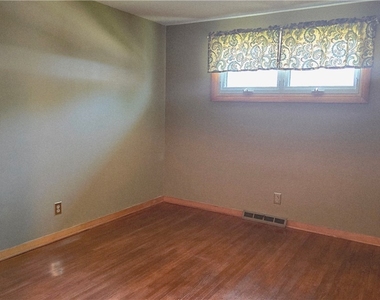 36 Jamaica Lane - Photo Thumbnail 11