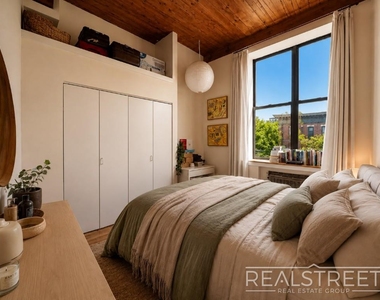 93 Underhill Avenue - Photo Thumbnail 8