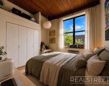 93 Underhill Avenue - Photo Thumbnail 5