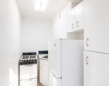 240 East 35th Street - Photo Thumbnail 2