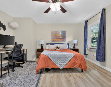 135 Dennis Drive - Photo Thumbnail 7