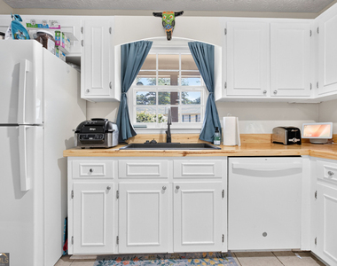 135 Dennis Drive - Photo Thumbnail 10