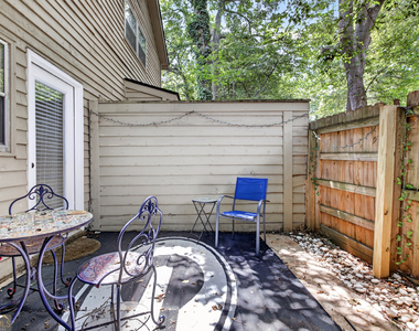 135 Dennis Drive - Photo Thumbnail 4