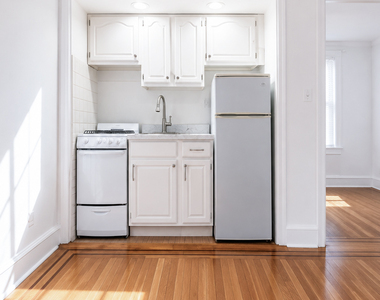 214 East 51st Street - Photo Thumbnail 2