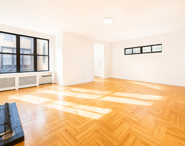 107 East 63rd Street - Photo Thumbnail 1