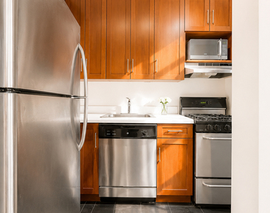 107 East 63rd Street - Photo Thumbnail 2