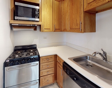 305 West 13th Street - Photo Thumbnail 2