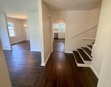 107 Stanley Terrace - Photo Thumbnail 3