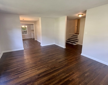 107 Stanley Terrace - Photo Thumbnail 7