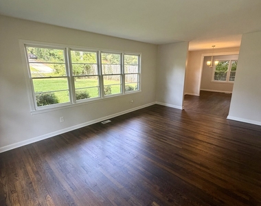 107 Stanley Terrace - Photo Thumbnail 6