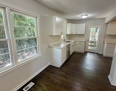 107 Stanley Terrace - Photo Thumbnail 11