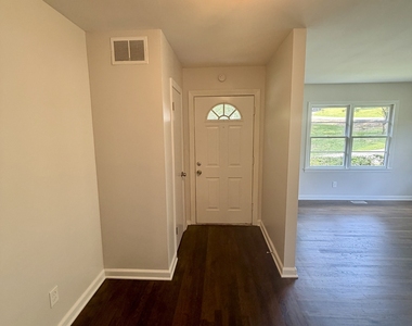 107 Stanley Terrace - Photo Thumbnail 4