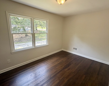 107 Stanley Terrace - Photo Thumbnail 25