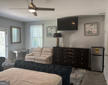 341 Warick Place - Photo Thumbnail 1