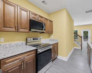1110 Pepper Lane - Photo Thumbnail 4