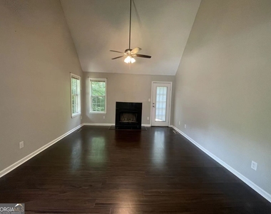 1437 Shiloh Way Nw - Photo Thumbnail 2