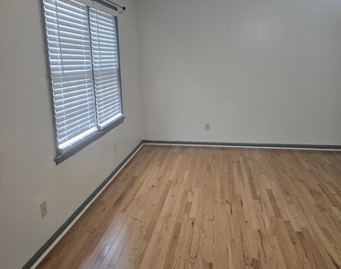 2230 Kings Gate Circle Sw - Photo Thumbnail 8