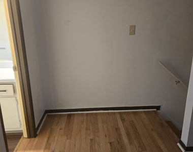 2230 Kings Gate Circle Sw - Photo Thumbnail 11