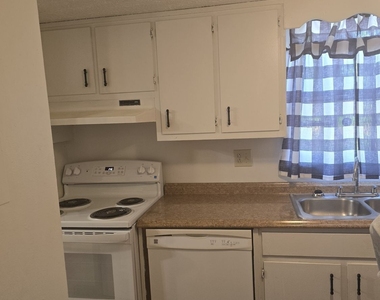 2230 Kings Gate Circle Sw - Photo Thumbnail 4