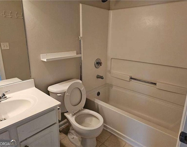 1021 Thornborough Drive - Photo Thumbnail 20