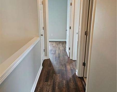 1021 Thornborough Drive - Photo Thumbnail 23