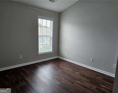 1021 Thornborough Drive - Photo Thumbnail 21