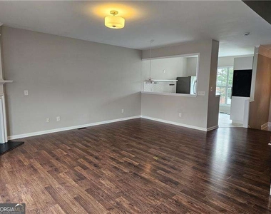 1021 Thornborough Drive - Photo Thumbnail 7