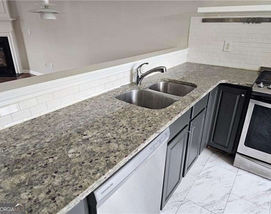 1021 Thornborough Drive - Photo Thumbnail 3