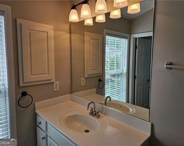 1021 Thornborough Drive - Photo Thumbnail 17