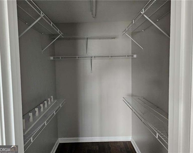 1021 Thornborough Drive - Photo Thumbnail 19