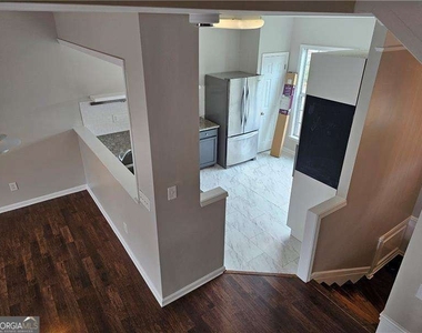 1021 Thornborough Drive - Photo Thumbnail 10