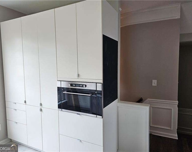 1021 Thornborough Drive - Photo Thumbnail 11